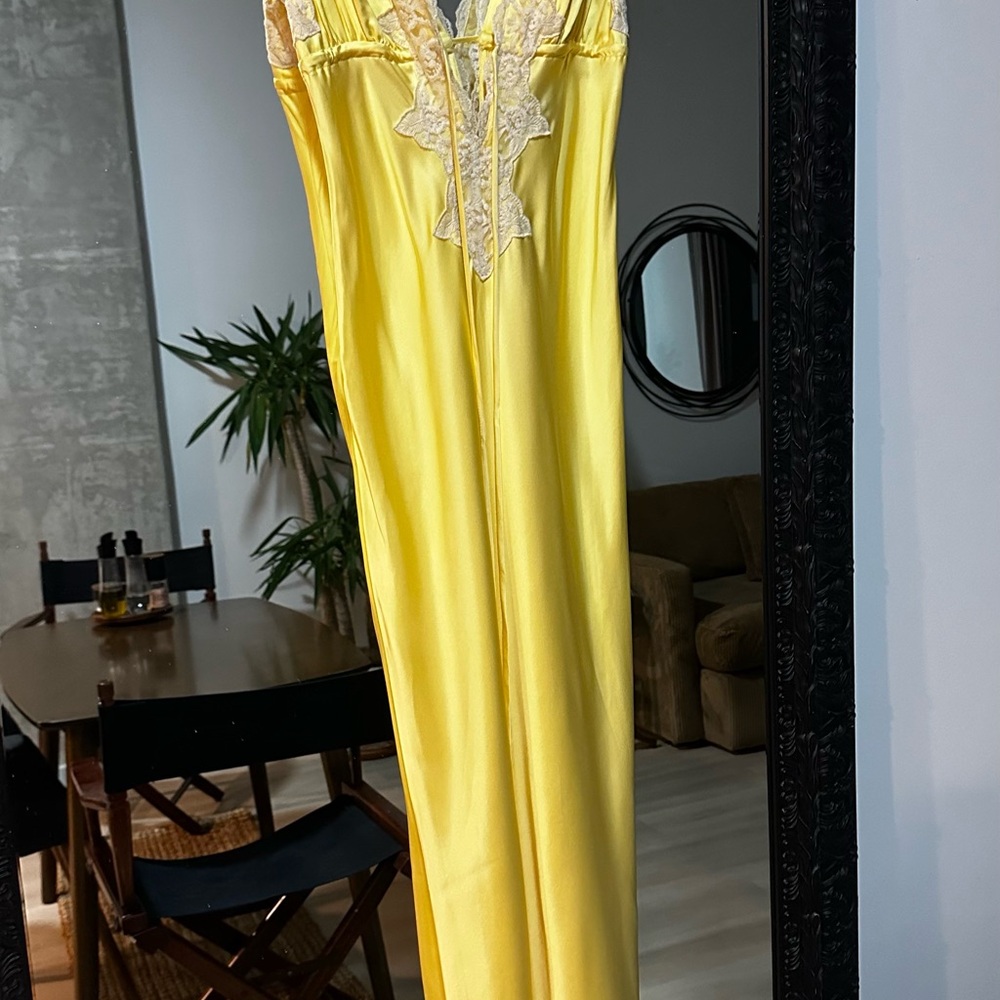 Rumored Yellow Dress with Cream Lace - Picture 7 of 10